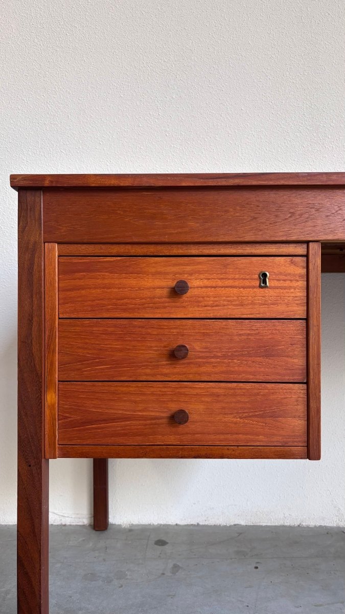 
                  
                    Vintage bureau Domino in teak - LOUI.STORE
                  
                