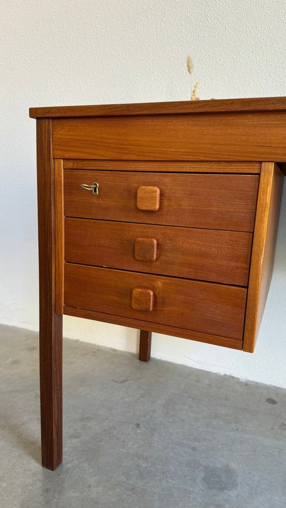 
                  
                    Vintage bureau Domino teak - LOUI.STORE
                  
                