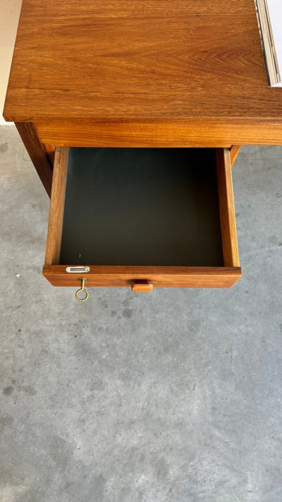 
                  
                    Vintage bureau Domino teak - LOUI.STORE
                  
                