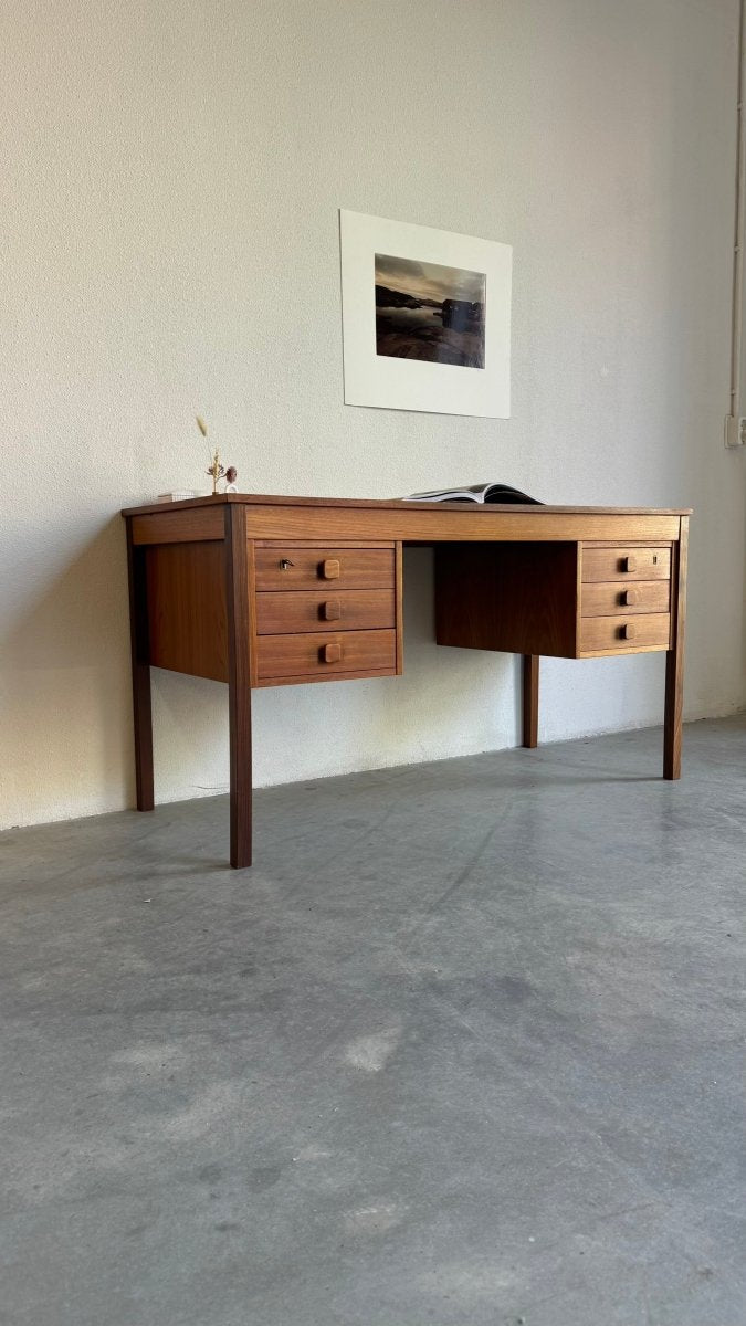 
                  
                    Vintage bureau Domino teak - LOUI.STORE
                  
                