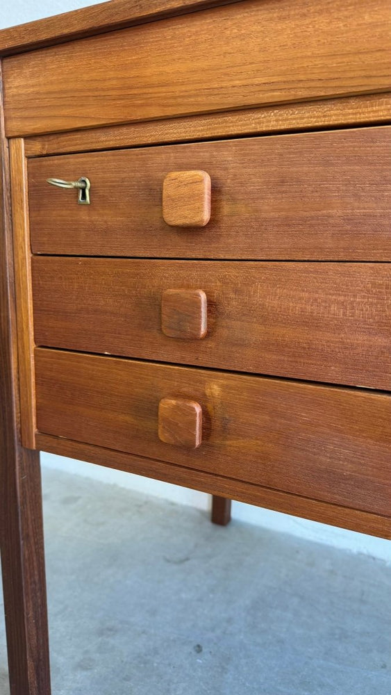 
                  
                    Vintage bureau Domino teak - LOUI.STORE
                  
                