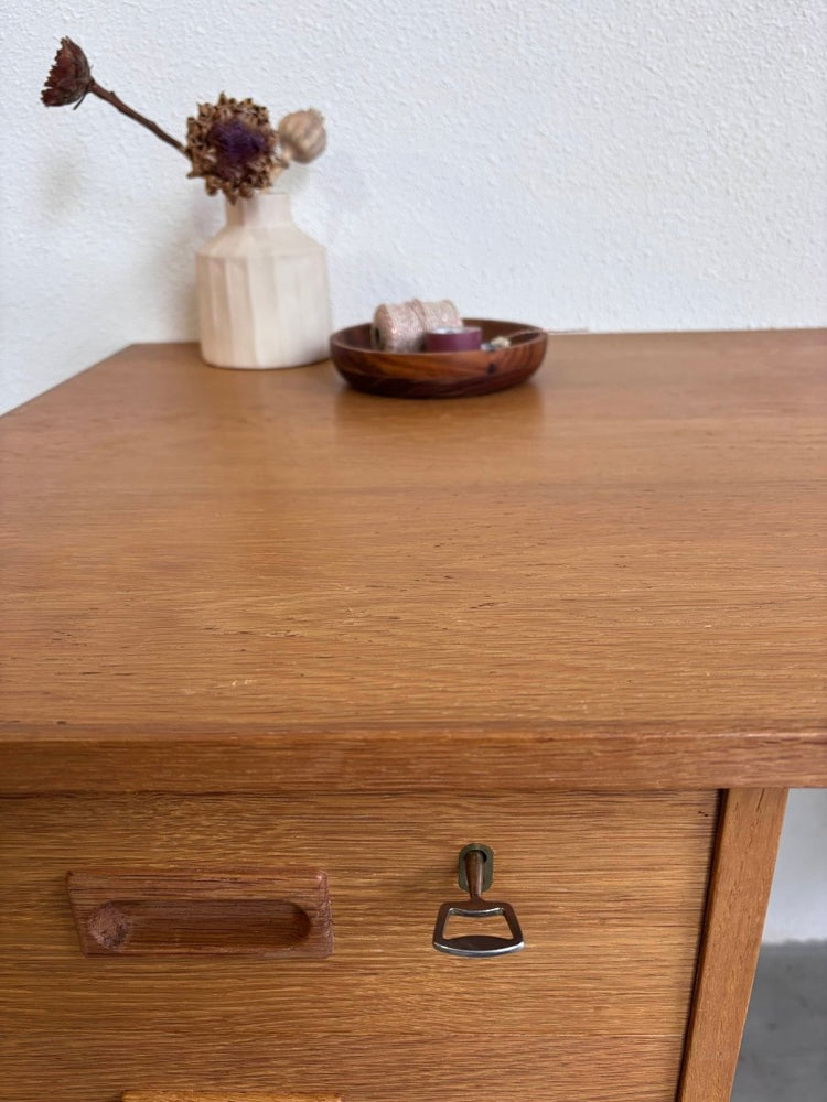 
                  
                    Vintage bureau eiken - LOUI.STORE
                  
                