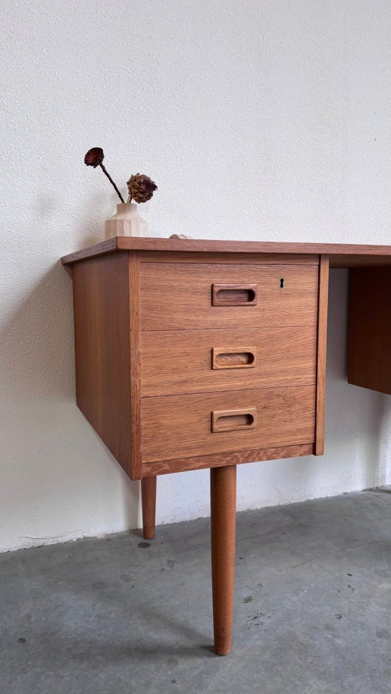 
                  
                    Vintage bureau eiken - LOUI.STORE
                  
                