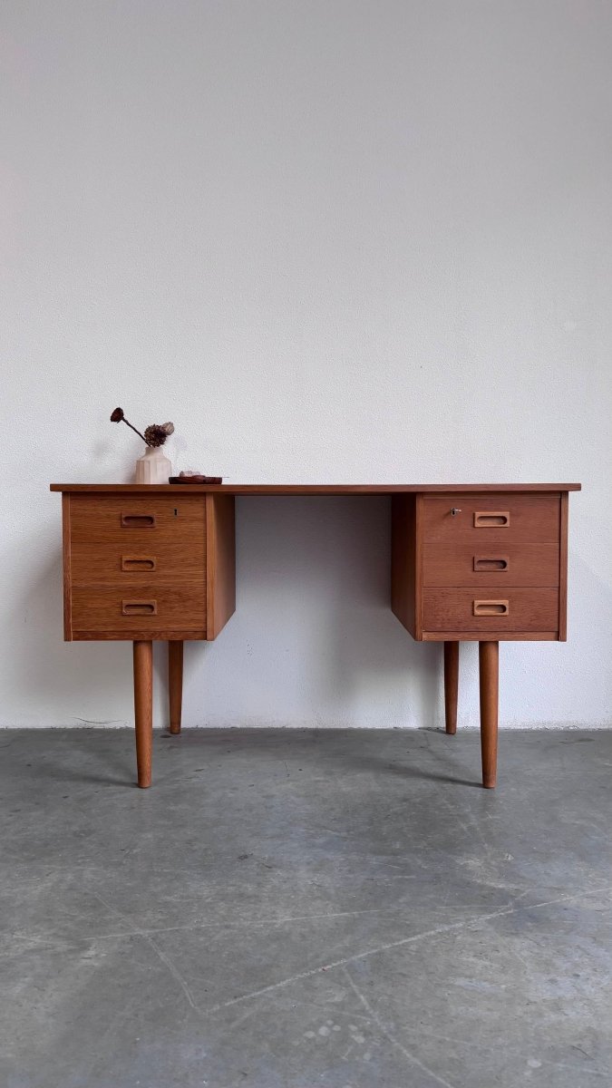 
                  
                    Vintage bureau eiken - LOUI.STORE
                  
                