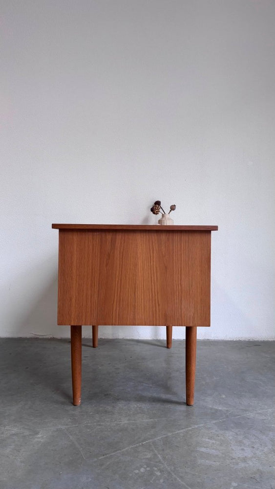 
                  
                    Vintage bureau eiken - LOUI.STORE
                  
                