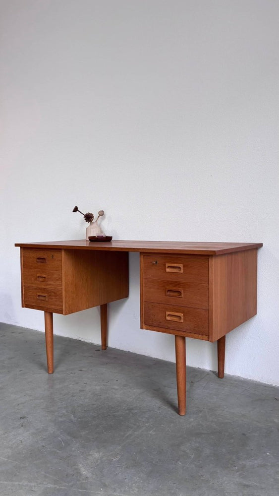 
                  
                    Vintage bureau eiken - LOUI.STORE
                  
                