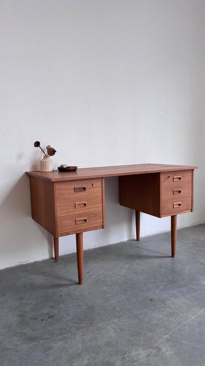 
                  
                    Vintage bureau eiken - LOUI.STORE
                  
                