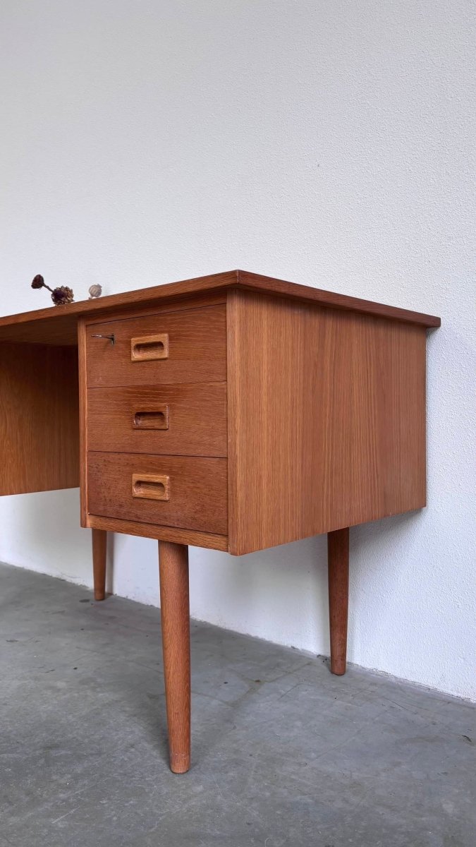 
                  
                    Vintage bureau eiken - LOUI.STORE
                  
                