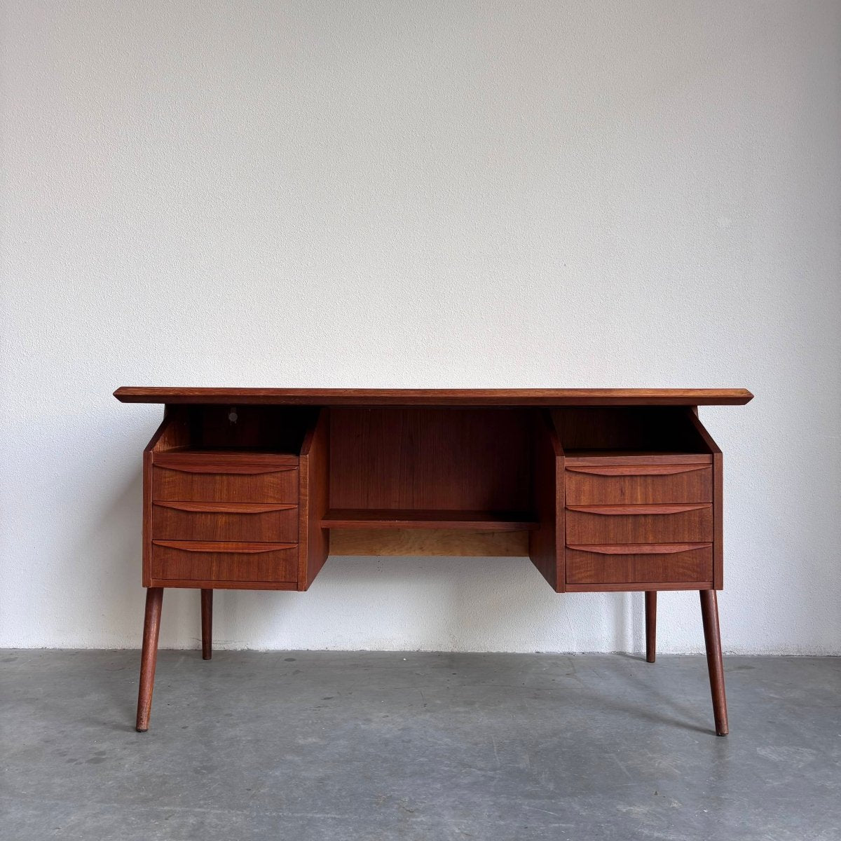 
                  
                    Vintage bureau Gunnar Nielsen - LOUI.STORE
                  
                