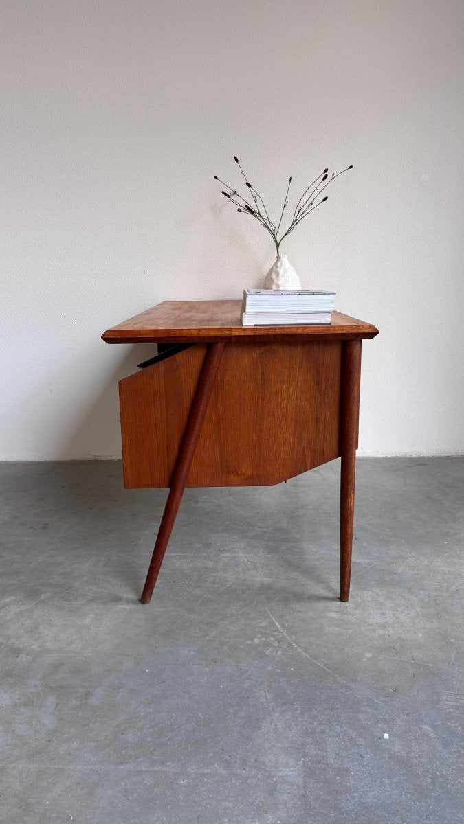 
                  
                    Vintage bureau Gunnar Nielsen - LOUI.STORE
                  
                