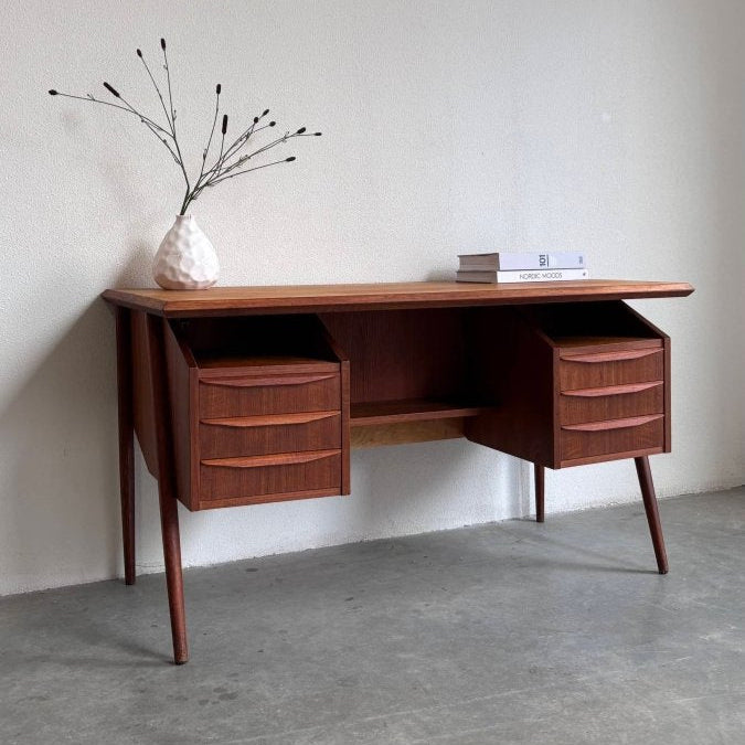 
                  
                    Vintage bureau Gunnar Nielsen - LOUI.STORE
                  
                