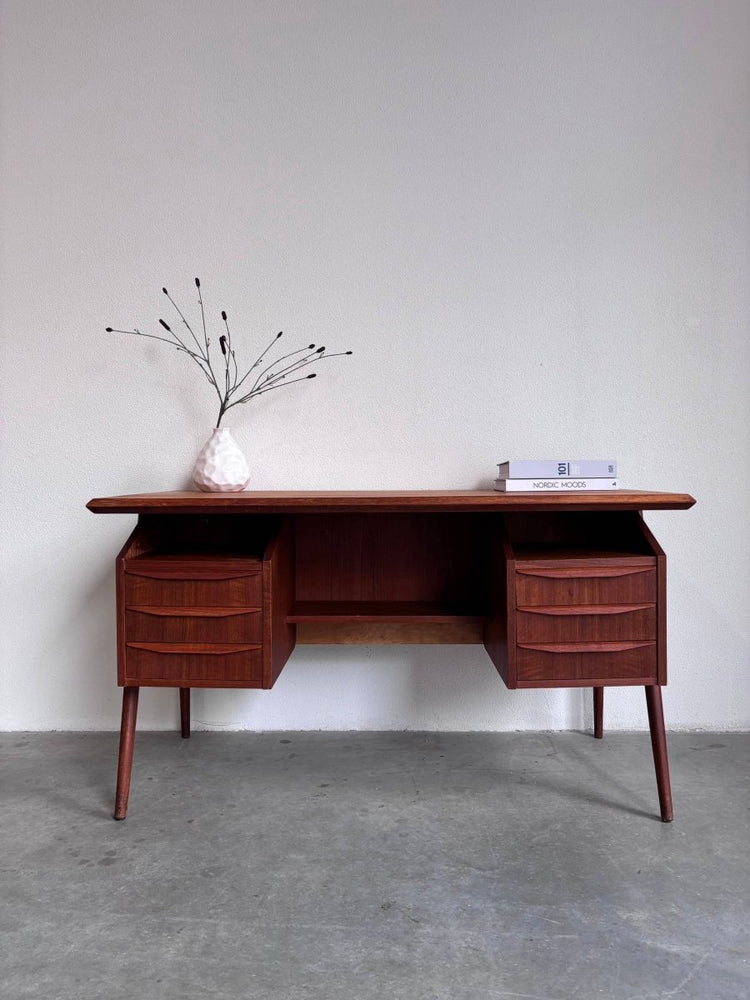 
                  
                    Vintage bureau Gunnar Nielsen - LOUI.STORE
                  
                