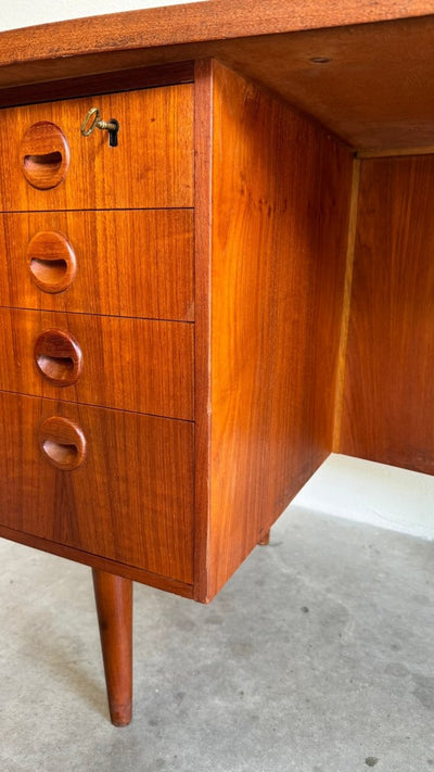 
                  
                    Vintage bureau met bar teak Kai Kristiansen - LOUI.STORE
                  
                