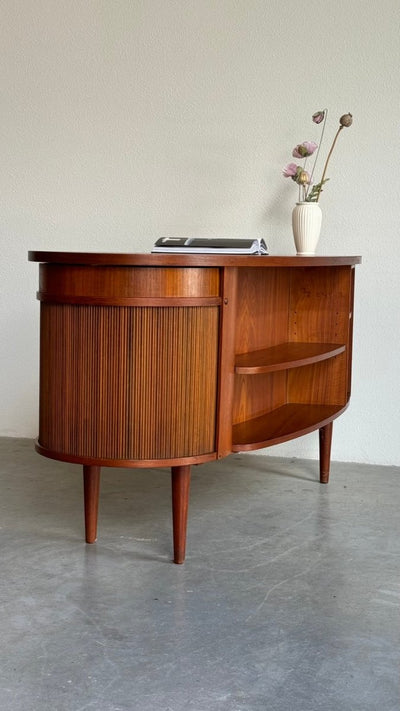 
                  
                    Vintage bureau met bar teak Kai Kristiansen - LOUI.STORE
                  
                