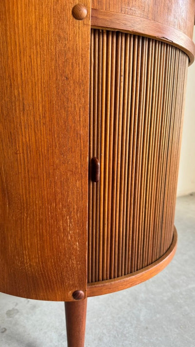 
                  
                    Vintage bureau met bar teak Kai Kristiansen - LOUI.STORE
                  
                