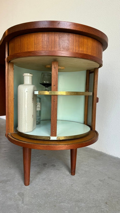 
                  
                    Vintage bureau met bar teak Kai Kristiansen - LOUI.STORE
                  
                