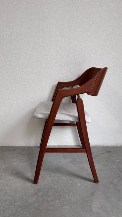 
                  
                    Vintage bureau stoel teak - LOUI.STORE
                  
                