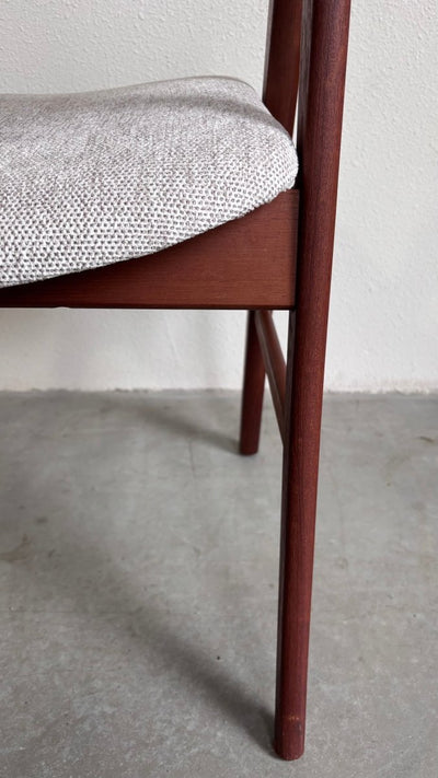 
                  
                    Vintage bureau stoel teak - LOUI.STORE
                  
                