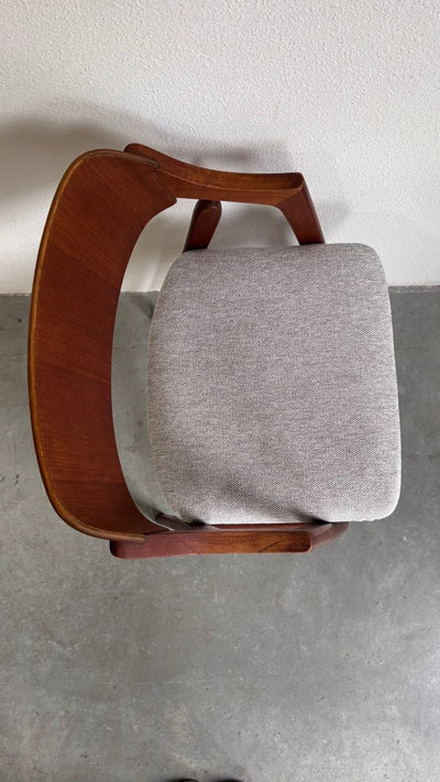 
                  
                    Vintage bureau stoel teak - LOUI.STORE
                  
                