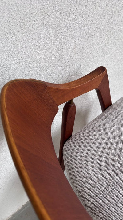 
                  
                    Vintage bureau stoel teak - LOUI.STORE
                  
                