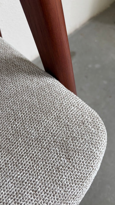 
                  
                    Vintage bureau stoel teak - LOUI.STORE
                  
                