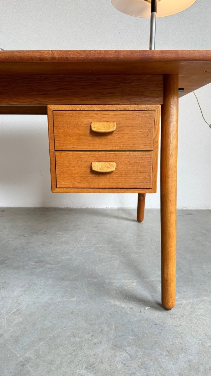 
                  
                    Vintage bureau tafel Poul volther - LOUI.STORE
                  
                