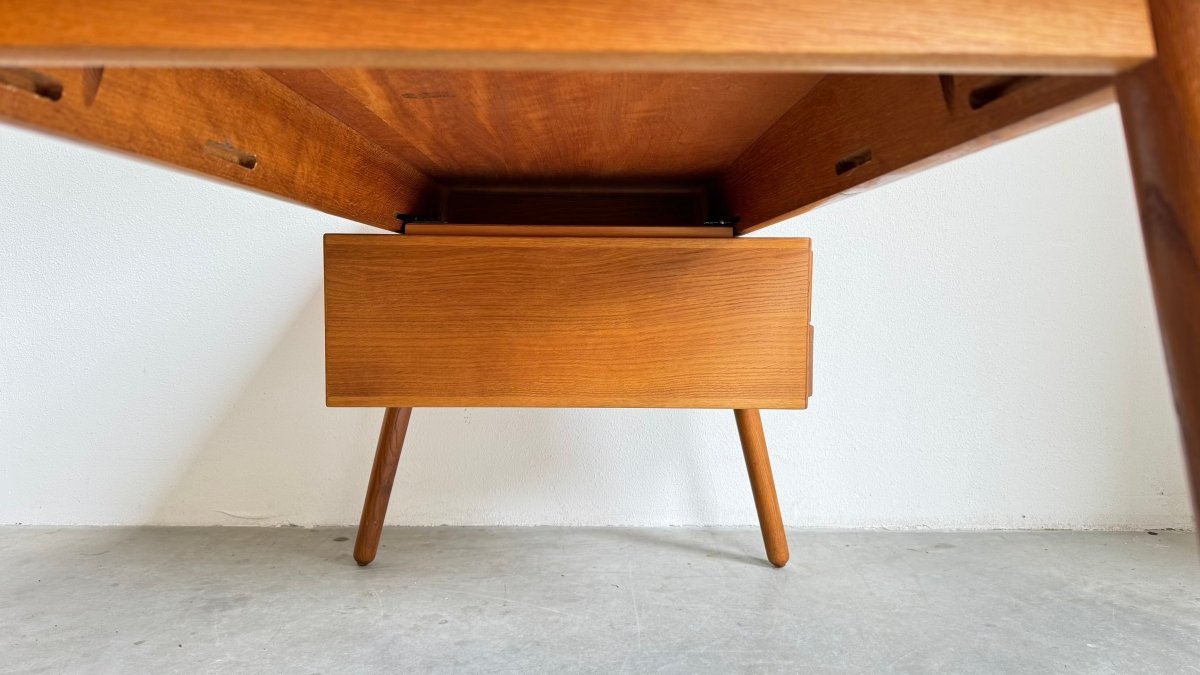 
                  
                    Vintage bureau tafel Poul volther - LOUI.STORE
                  
                