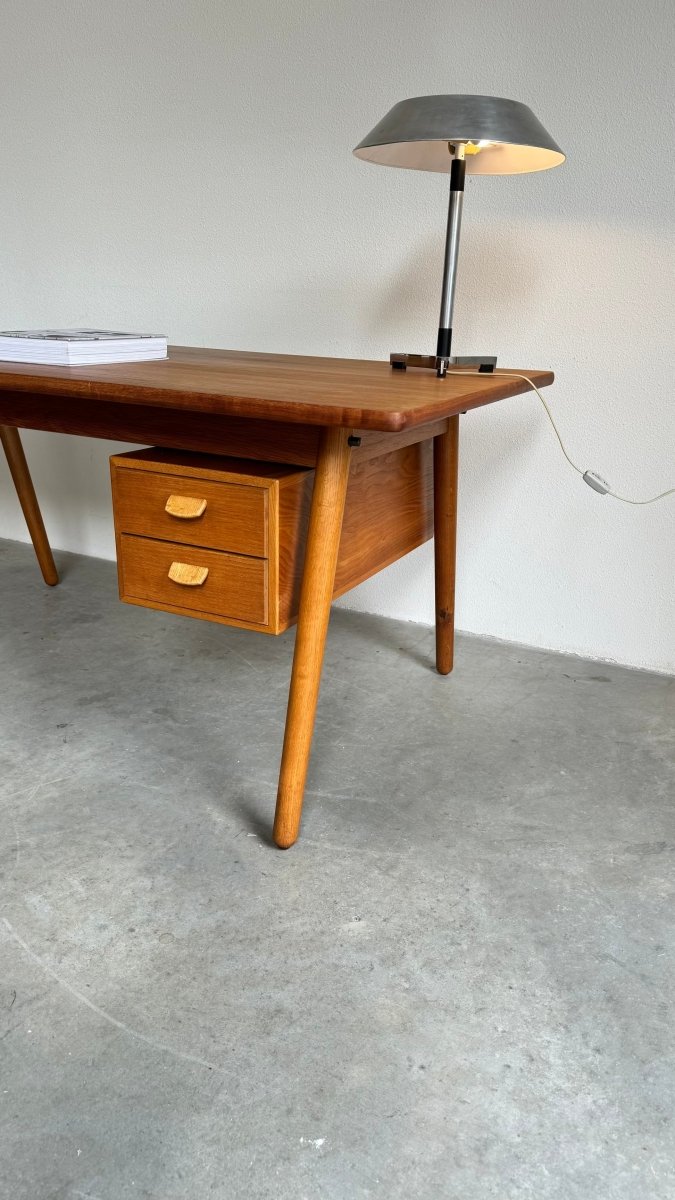
                  
                    Vintage bureau tafel Poul volther - LOUI.STORE
                  
                