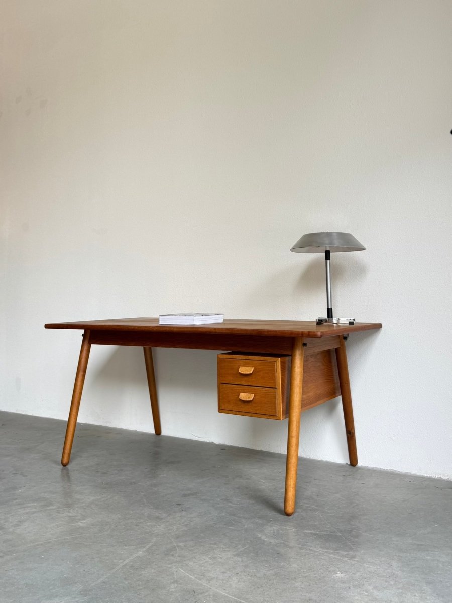 
                  
                    Vintage bureau tafel Poul volther - LOUI.STORE
                  
                