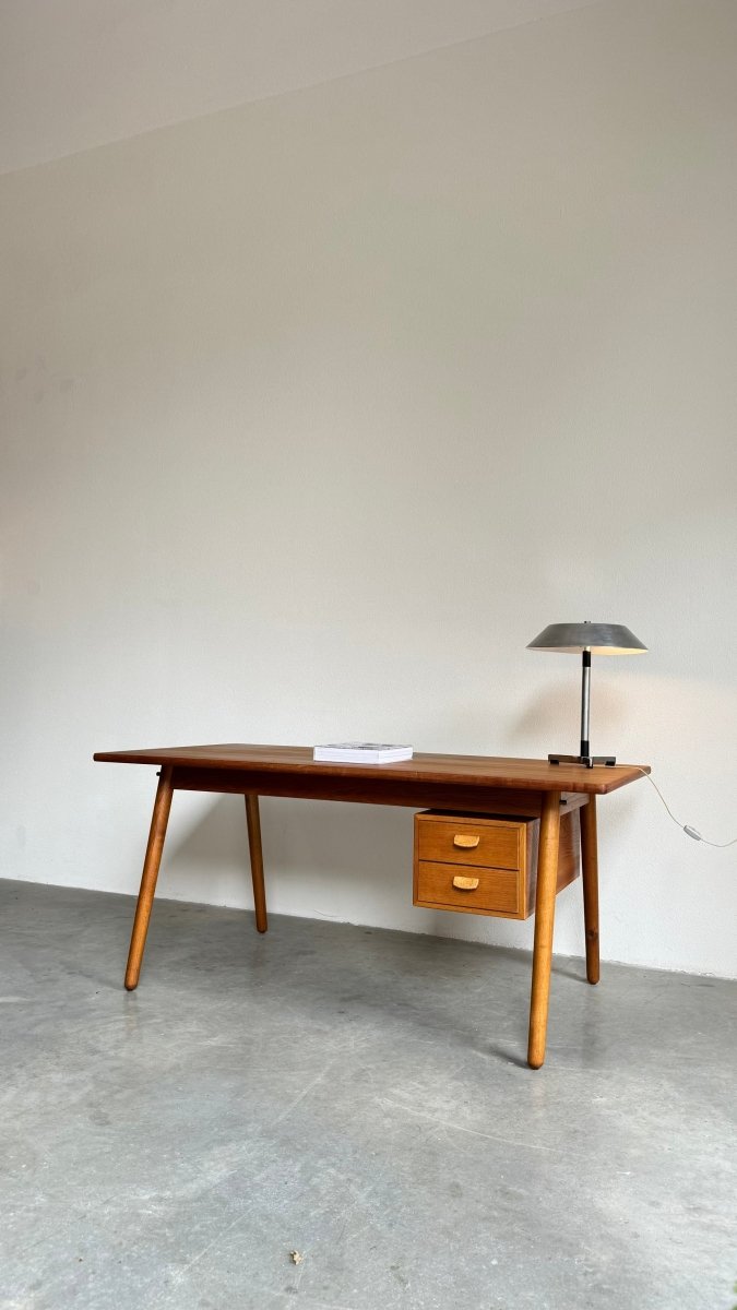 
                  
                    Vintage bureau tafel Poul volther - LOUI.STORE
                  
                