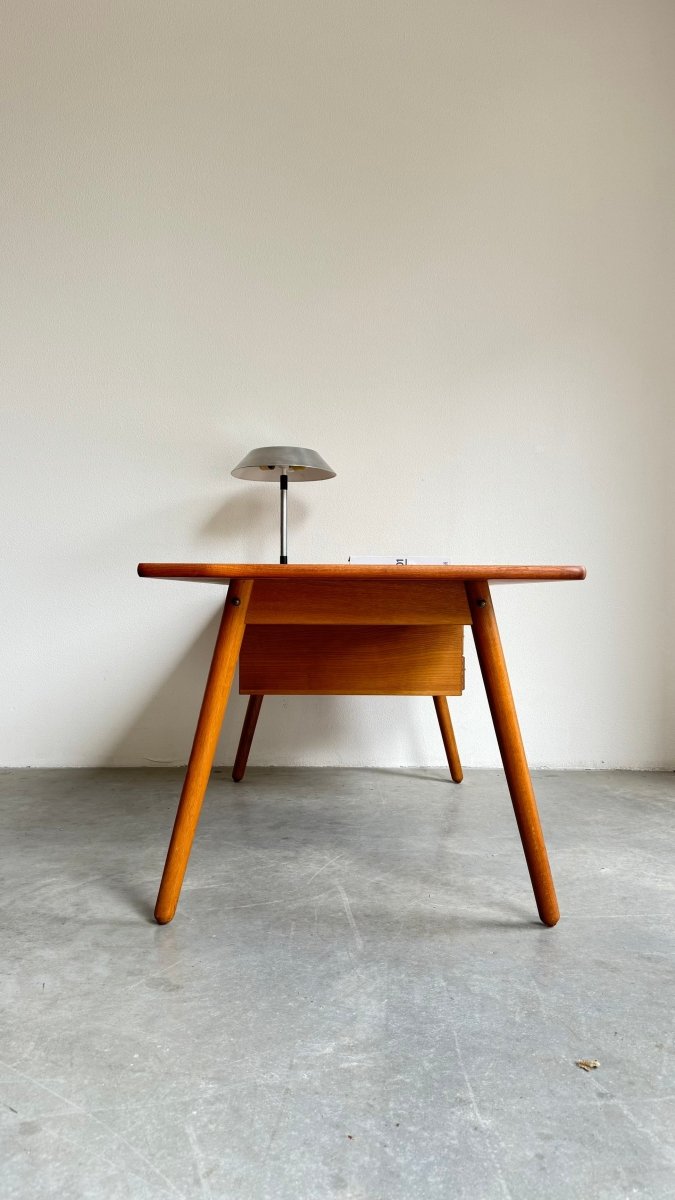 
                  
                    Vintage bureau tafel Poul volther - LOUI.STORE
                  
                