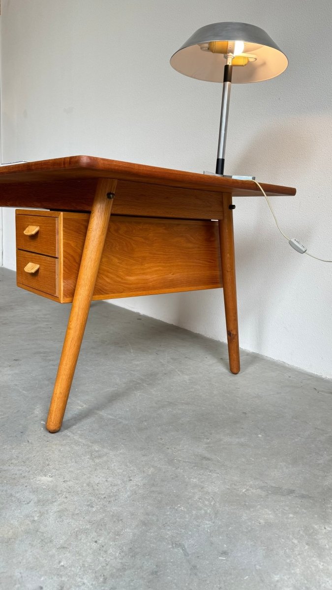 
                  
                    Vintage bureau tafel Poul volther - LOUI.STORE
                  
                