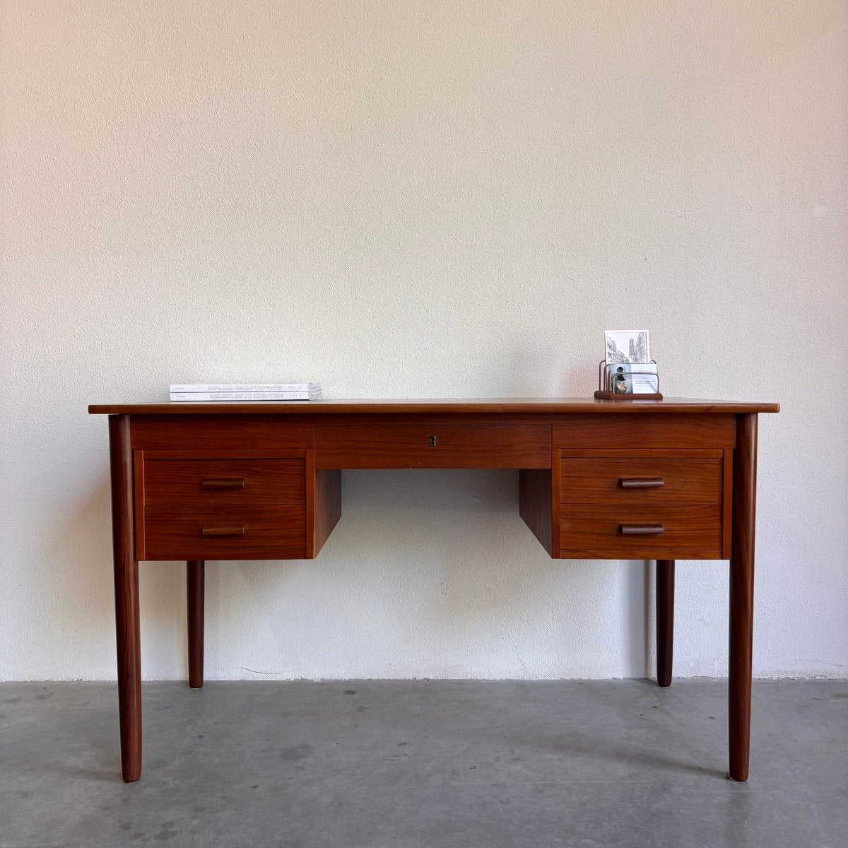 Vintage bureau teak 5 lades - LOUI.STORE