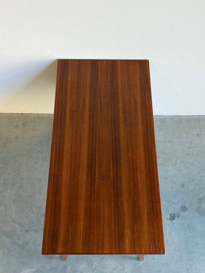 
                  
                    Vintage bureau teak 7 lades schuin frame - LOUI
                  
                