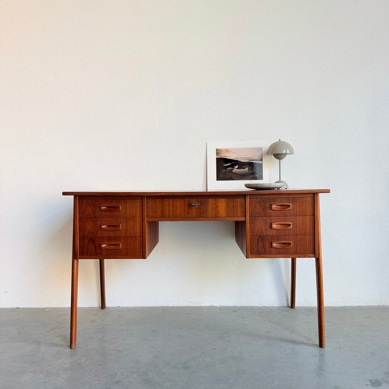 Vintage bureau teak 7 lades schuin frame - LOUI