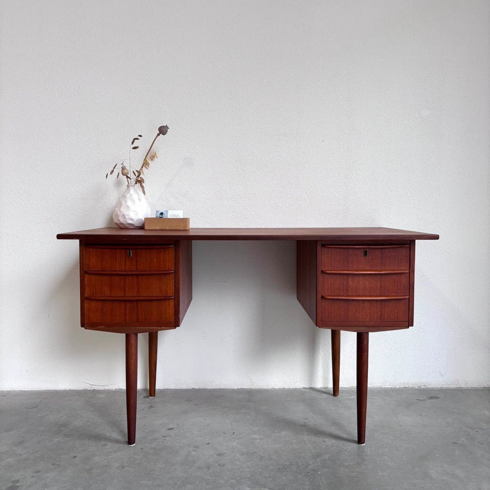 Vintage bureau teak hoge poten - LOUI.STORE