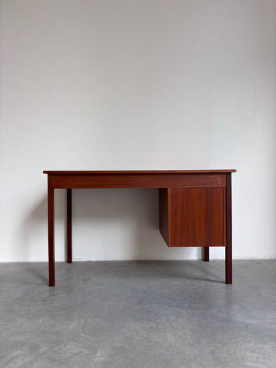 
                  
                    Vintage bureau teak rechte greep - LOUI.STORE
                  
                