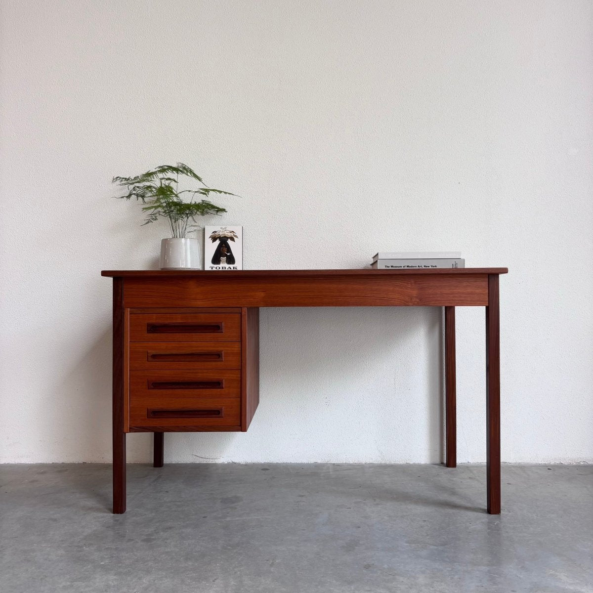 Vintage bureau teak rechte greep - LOUI.STORE
