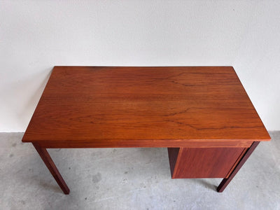 
                  
                    Vintage bureau teak rechte greep - LOUI.STORE
                  
                