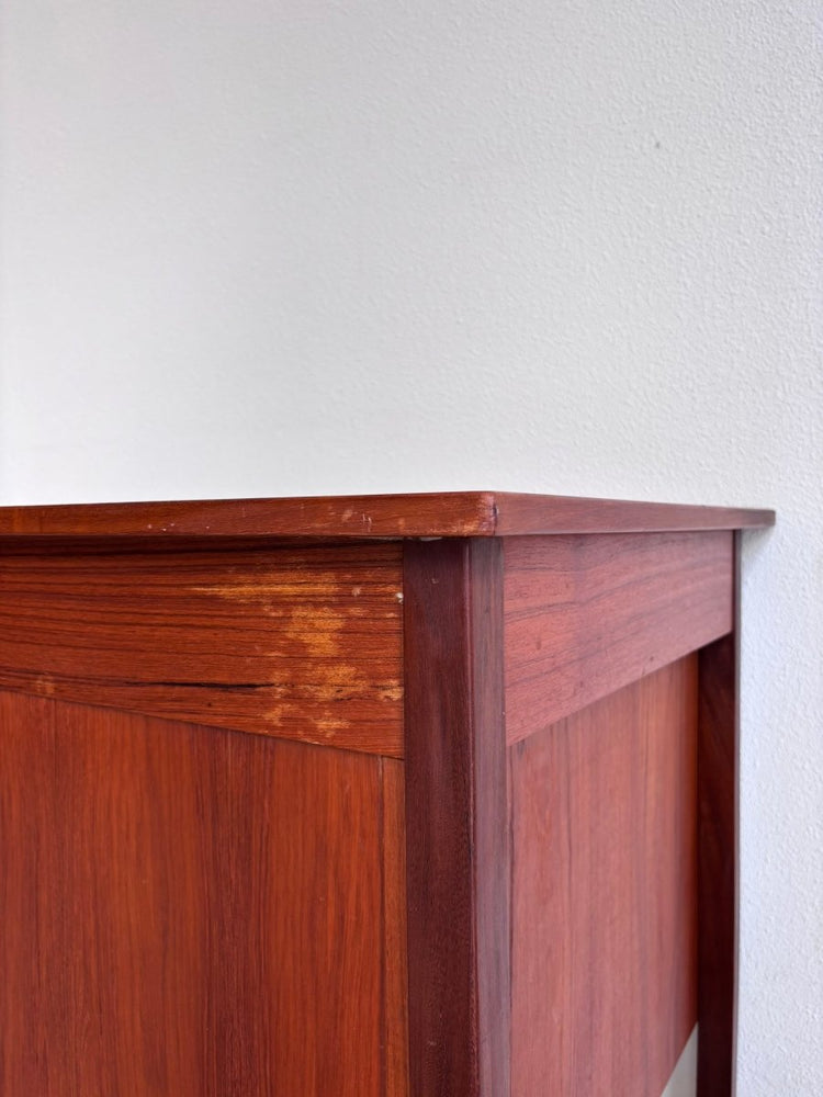 
                  
                    Vintage bureau teak rechte greep - LOUI.STORE
                  
                