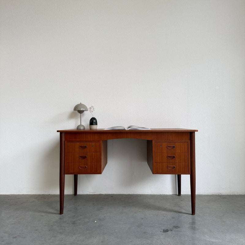 Vintage bureau teak ronde hoek - LOUI