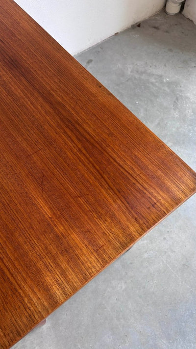 
                  
                    Vintage bureau teak zwevend blad - LOUI.STORE
                  
                