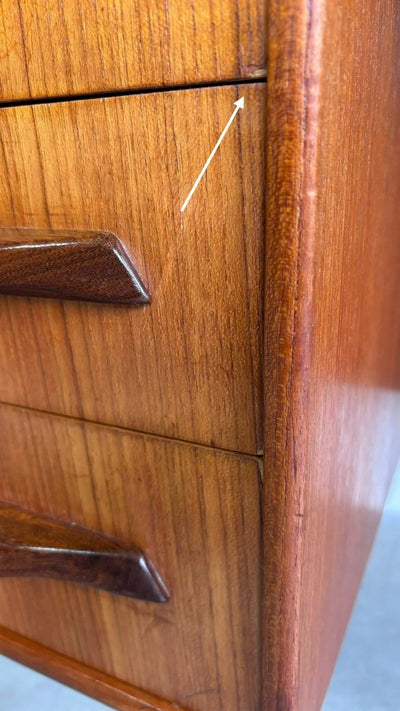 
                  
                    Vintage bureau teak zwevend blad - LOUI.STORE
                  
                