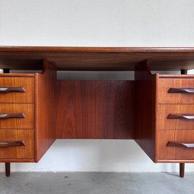 
                  
                    Vintage bureau teak zwevend blad - LOUI.STORE
                  
                