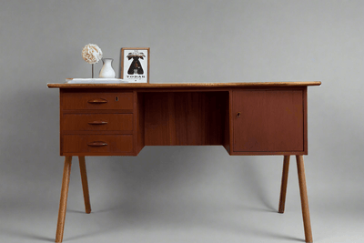 
                  
                    Vintage bureau V - frame - LOUI.STORE
                  
                
