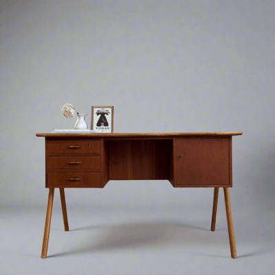 
                  
                    Vintage bureau V - frame - LOUI.STORE
                  
                