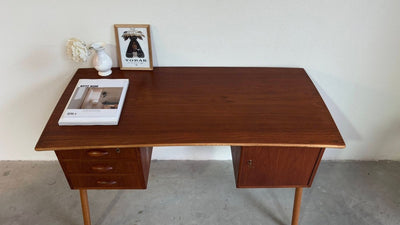 
                  
                    Vintage bureau V - frame - LOUI.STORE
                  
                
