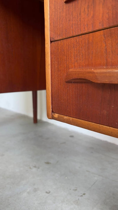 
                  
                    Vintage bureau zwevend blad - LOUI.STORE
                  
                