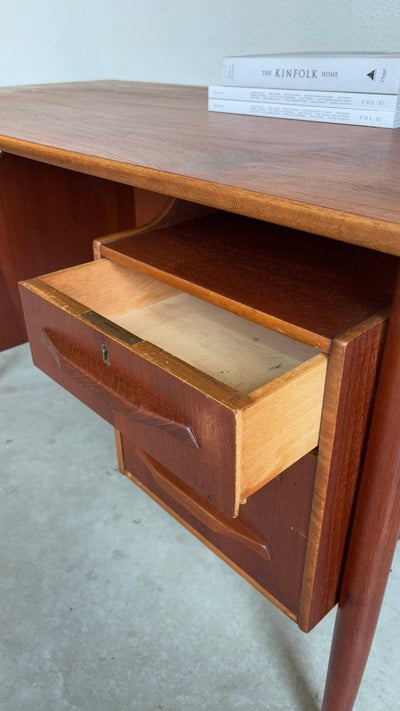 
                  
                    Vintage bureau zwevend blad - LOUI.STORE
                  
                