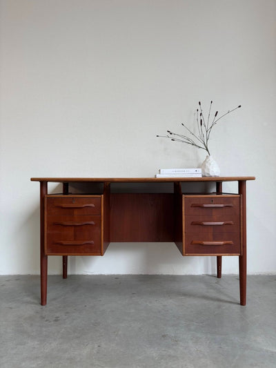 
                  
                    Vintage bureau zwevend blad - LOUI.STORE
                  
                